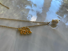 Load image into Gallery viewer, Saltwater Pearl and Monstera Gold Plated 18k Necklace
