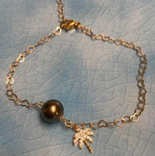 Load image into Gallery viewer, Tahitian Pearl and Palm tree 14k gold heart link Chain Bracelet
